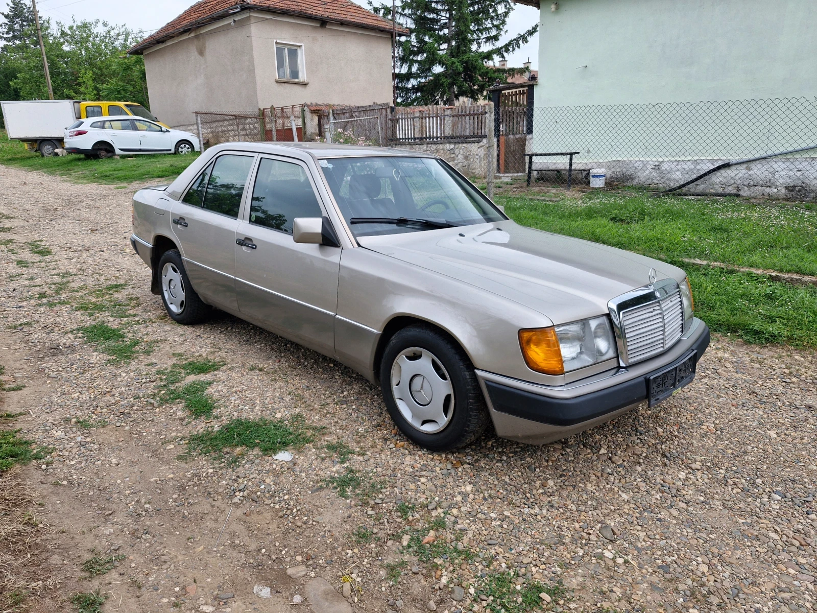 Mercedes-Benz 124 2.0i | Mobile.bg   2