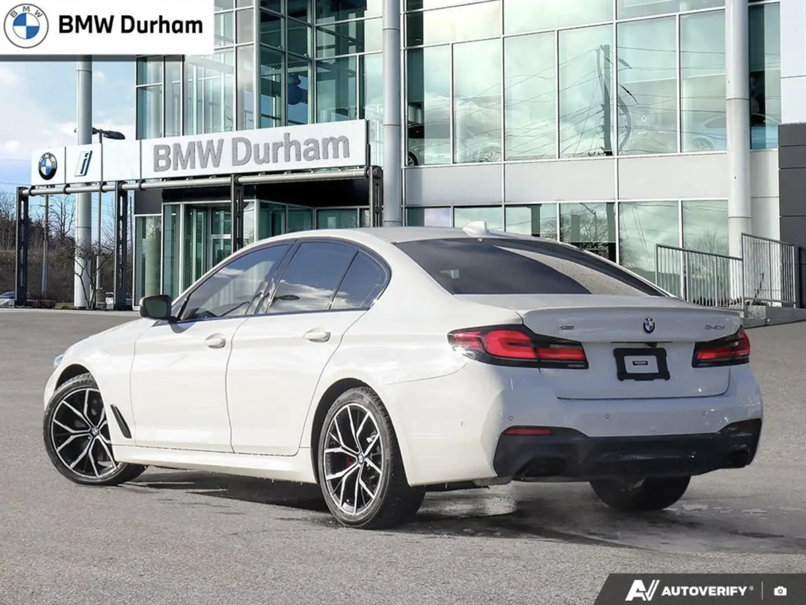 BMW 540 2022 BMW 5 Series 540i xDrive M Sport - изображение 3