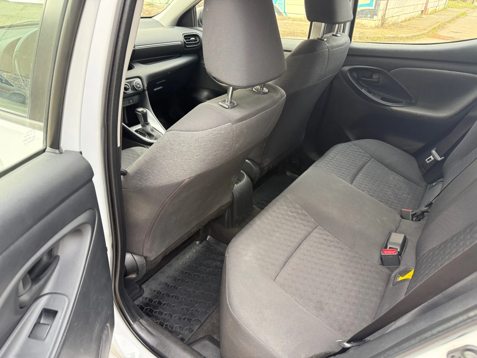 Toyota Yaris, снимка 14 - Автомобили и джипове - 53760545