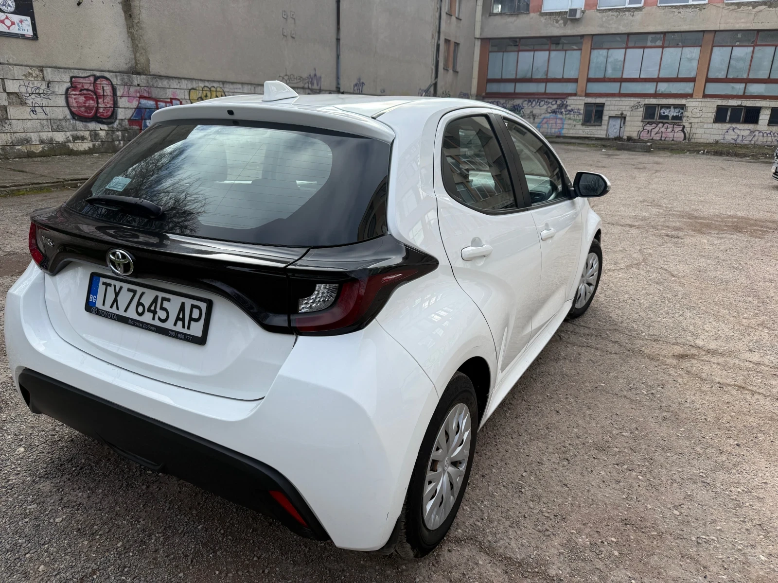 Toyota Yaris  - изображение 4