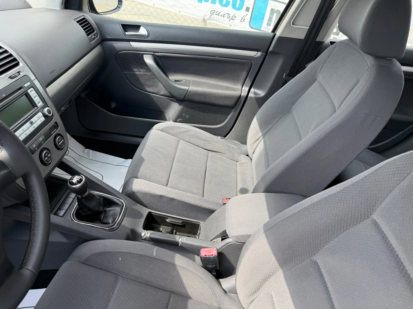 VW Golf 1.9 105 ks, снимка 8 - Автомобили и джипове - 54296321