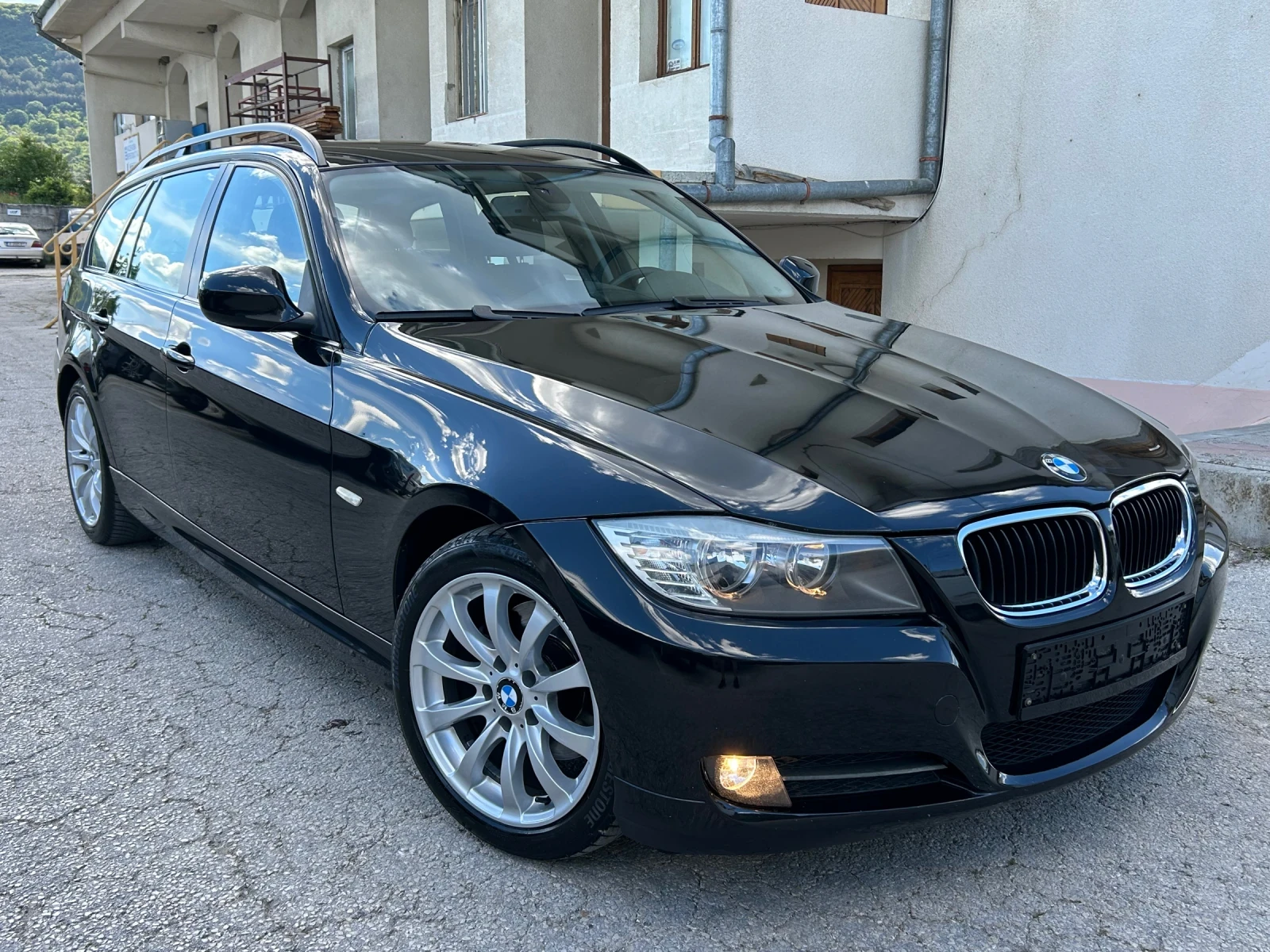 BMW 320 2.0D FACE НАВИ, снимка 3 - Автомобили и джипове - 54713818