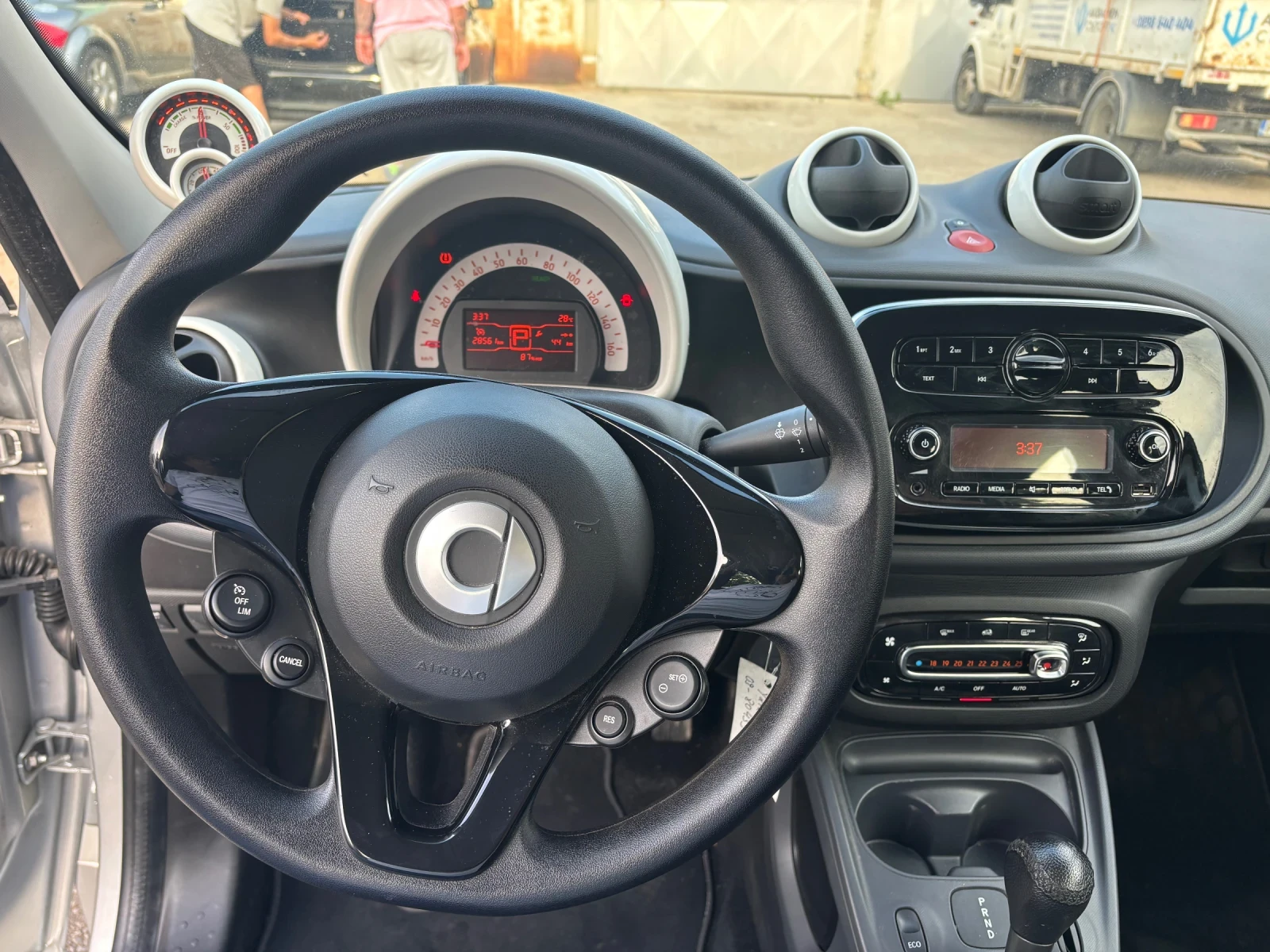 Smart Forfour 28900 km Germany, снимка 8 - Автомобили и джипове - 54858459