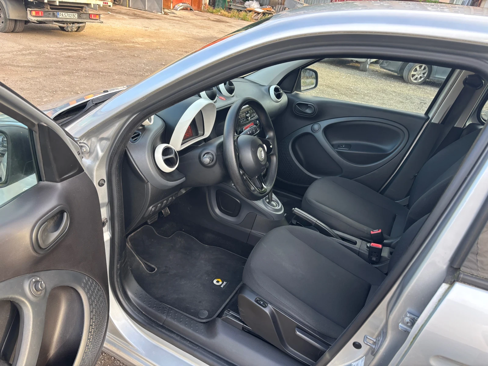 Smart Forfour 28900 km Germany, снимка 11 - Автомобили и джипове - 54858459