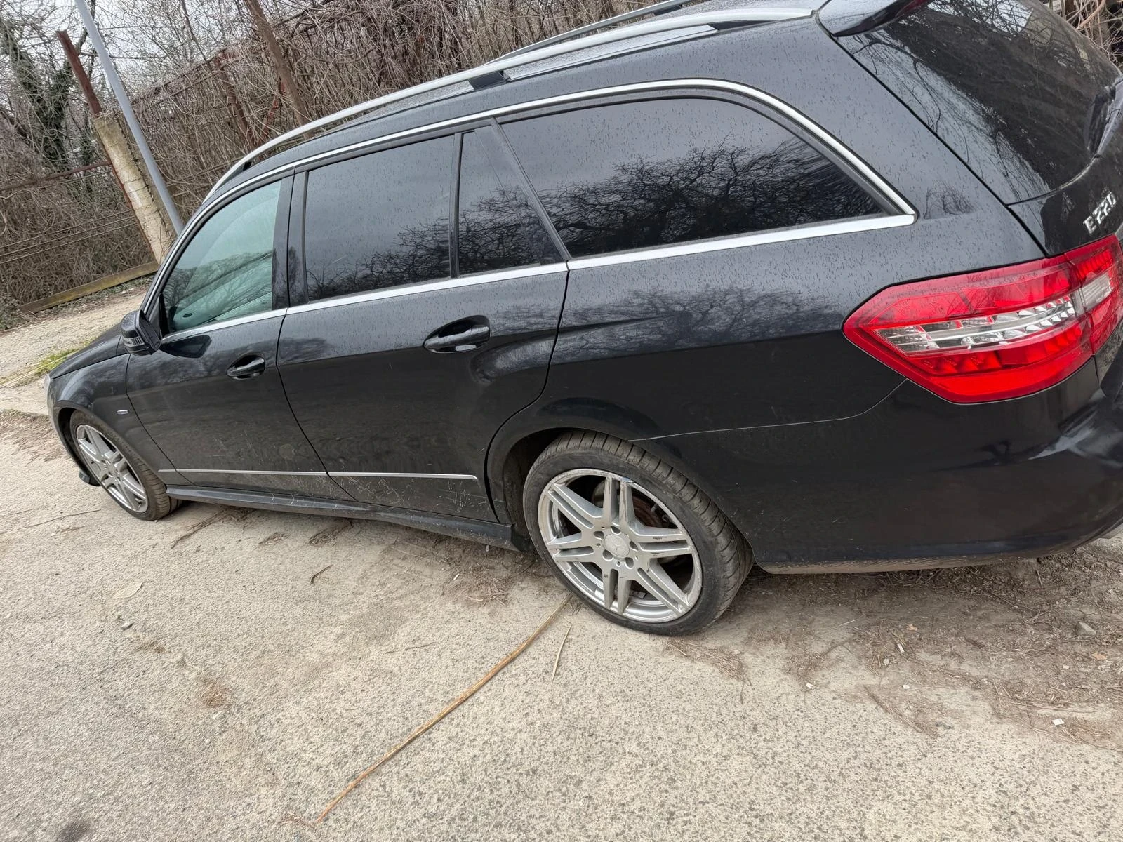 Mercedes-Benz E 220, снимка 3 - Автомобили и джипове - 55594389