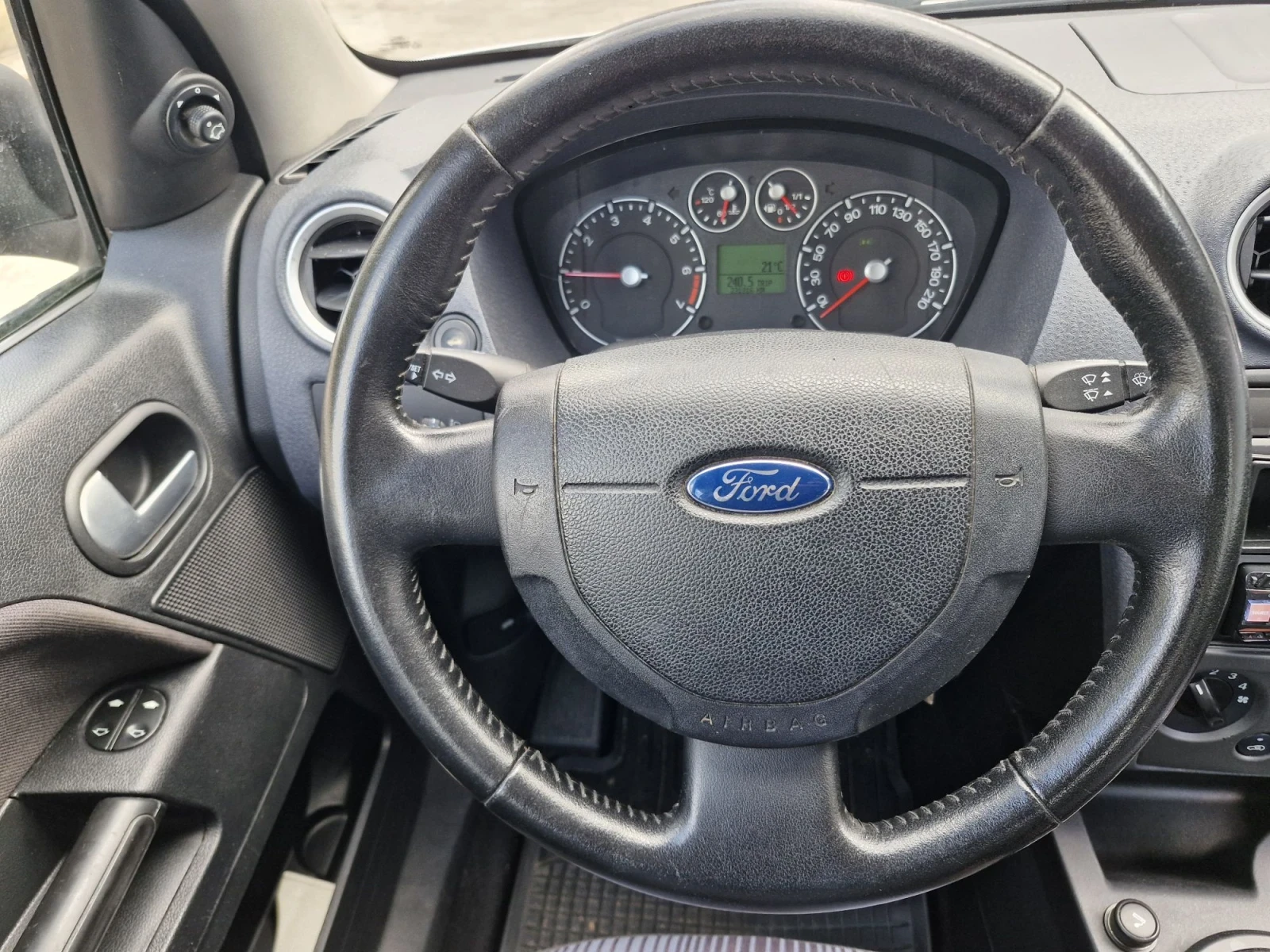 Ford Fusion 1.6 бензин 101 к.с. климатик , снимка 9 - Автомобили и джипове - 56298413