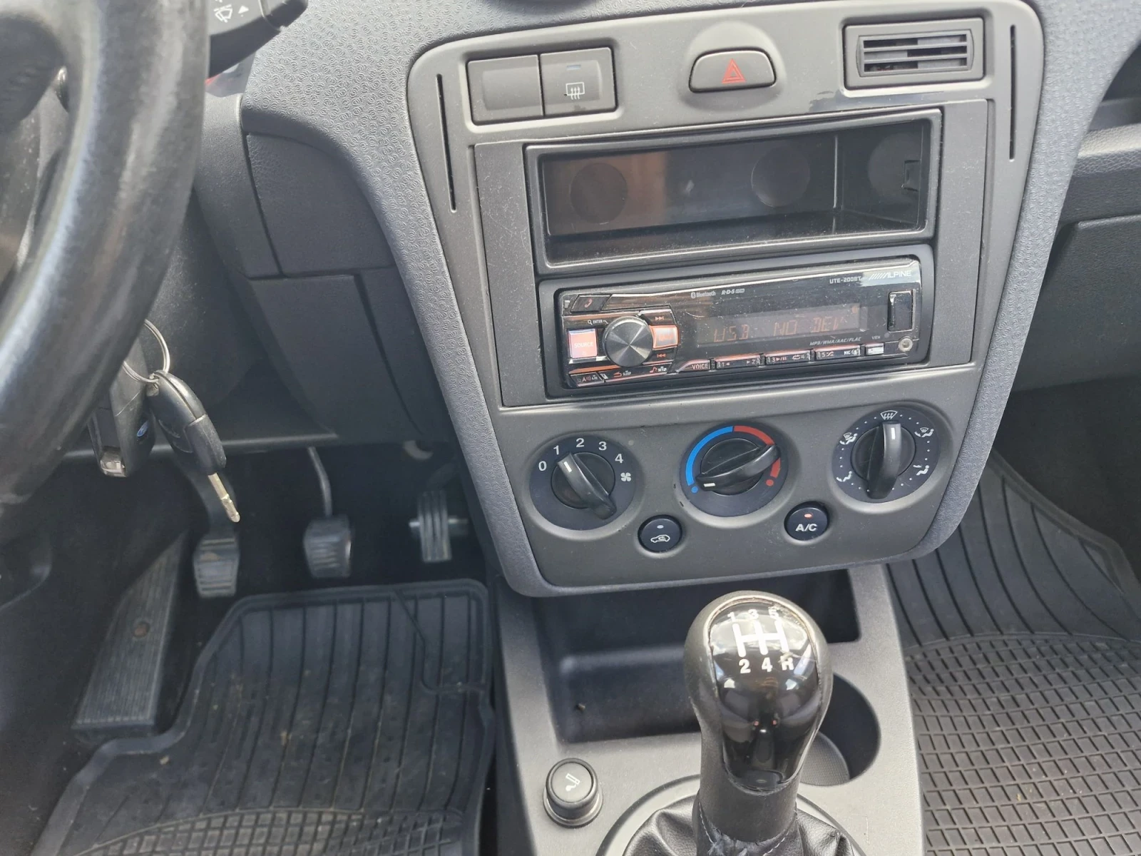 Ford Fusion 1.6 бензин 101 к.с. климатик , снимка 11 - Автомобили и джипове - 56298413