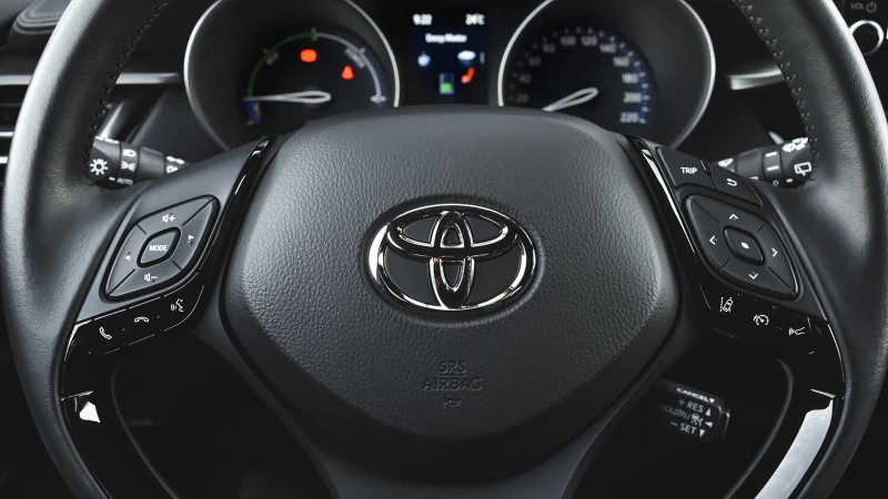 Toyota C-HR 2.0 Hybrid Club Automatic, снимка 13 - Автомобили и джипове - 51272991