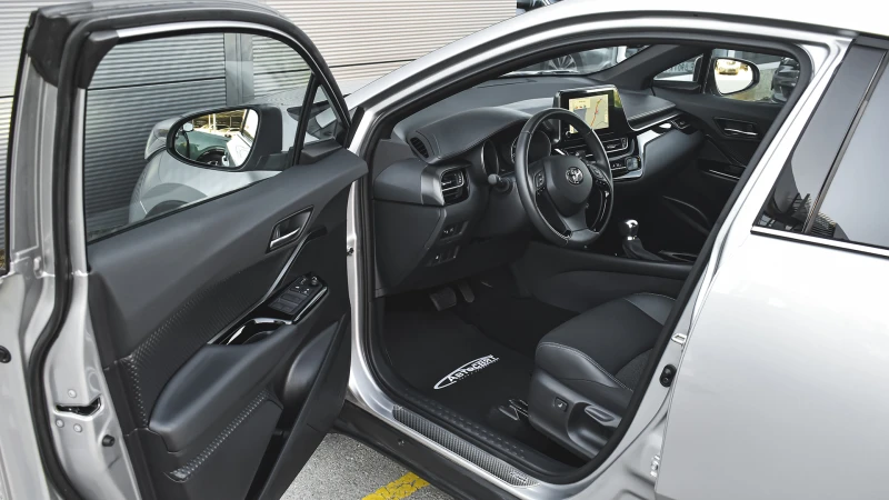 Toyota C-HR 2.0 Hybrid Club Automatic, снимка 8 - Автомобили и джипове - 51272991