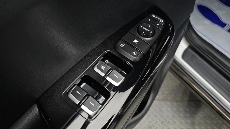 Kia Sportage 2.0 2WD NOBLESSE , снимка 12 - Автомобили и джипове - 52463561