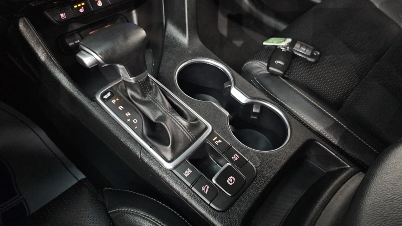 Kia Sportage 2.0 2WD NOBLESSE , снимка 8 - Автомобили и джипове - 52463561