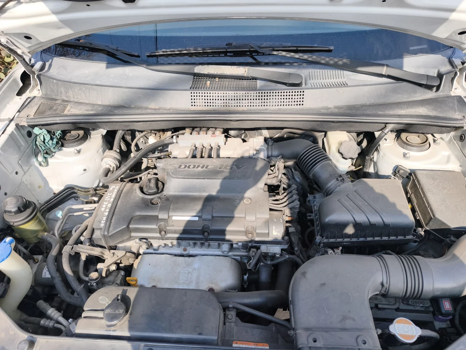 Hyundai Tucson 2.0 140кс, снимка 10 - Автомобили и джипове - 53859031