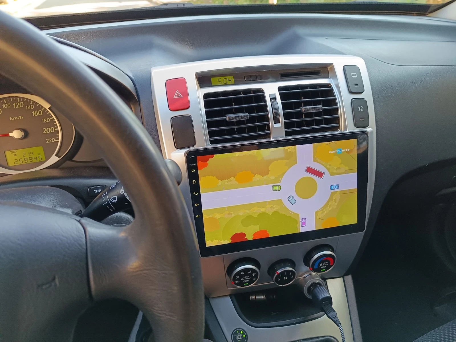 Hyundai Tucson 2.0 140кс, снимка 13 - Автомобили и джипове - 53859031