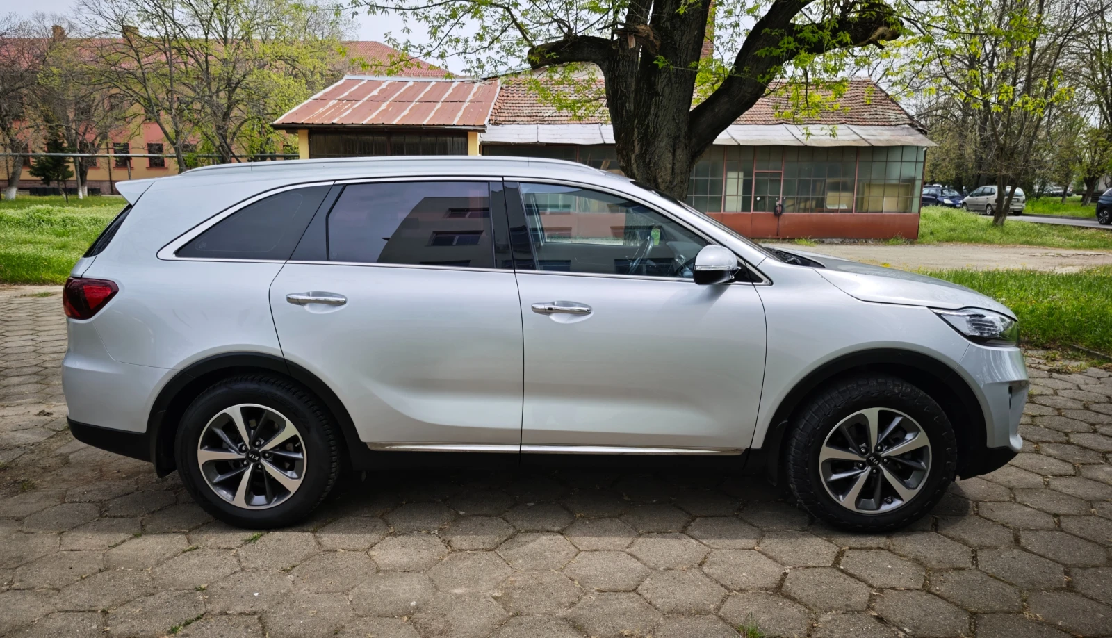 Kia Sorento 2.0 CRDI 4x4 , снимка 3 - Автомобили и джипове - 54202381