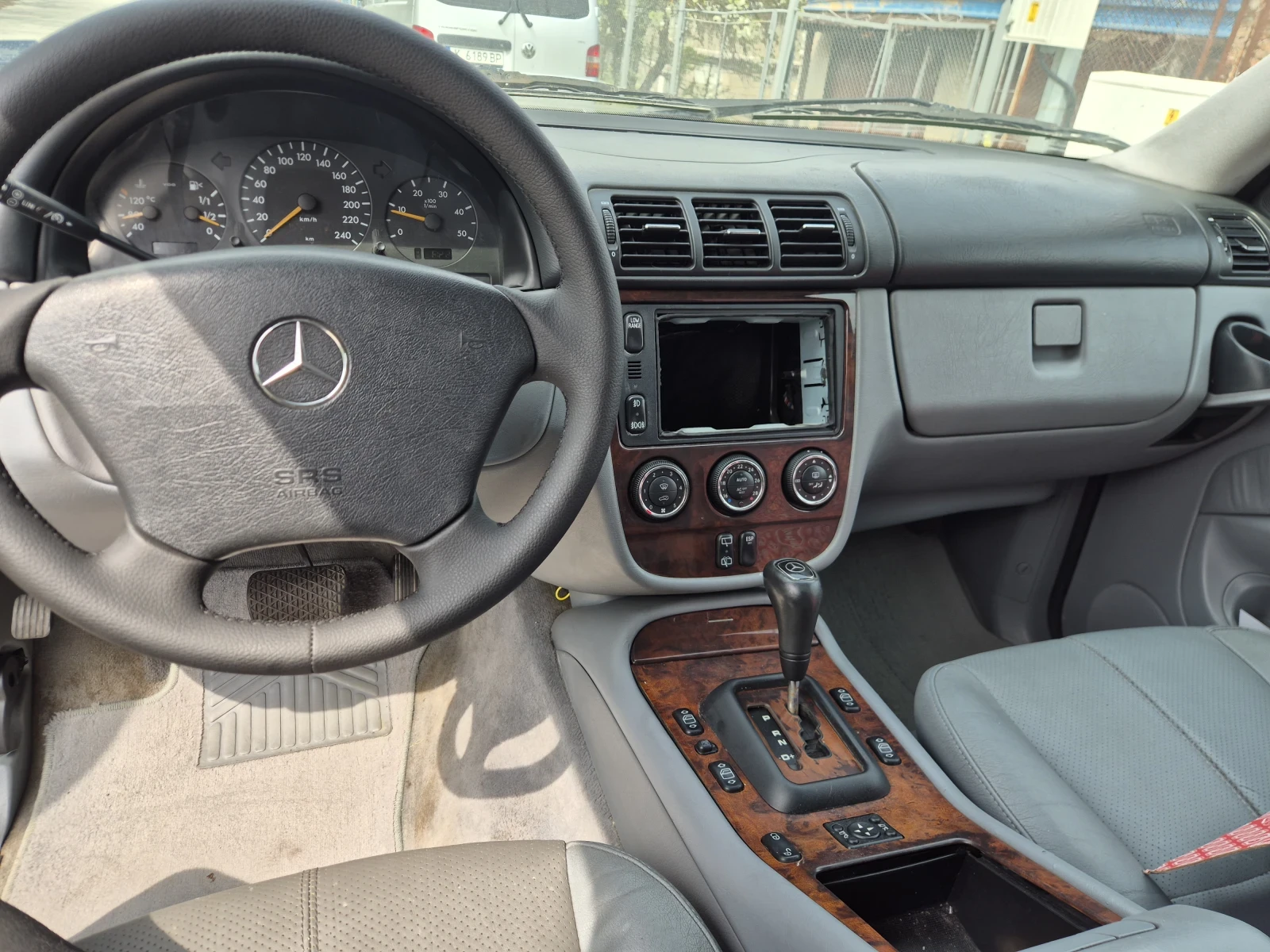 Mercedes-Benz ML 270, снимка 6 - Автомобили и джипове - 54223759