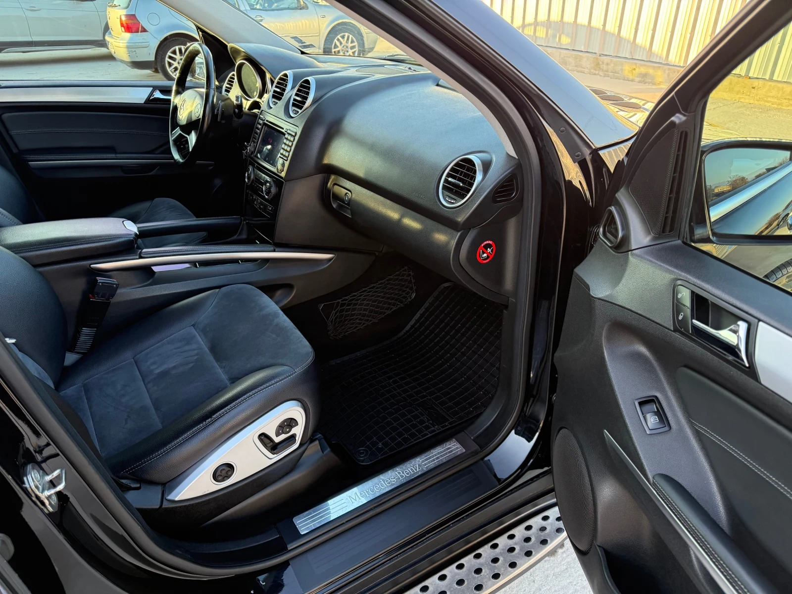 Mercedes-Benz ML 320, снимка 9 - Автомобили и джипове - 54638255
