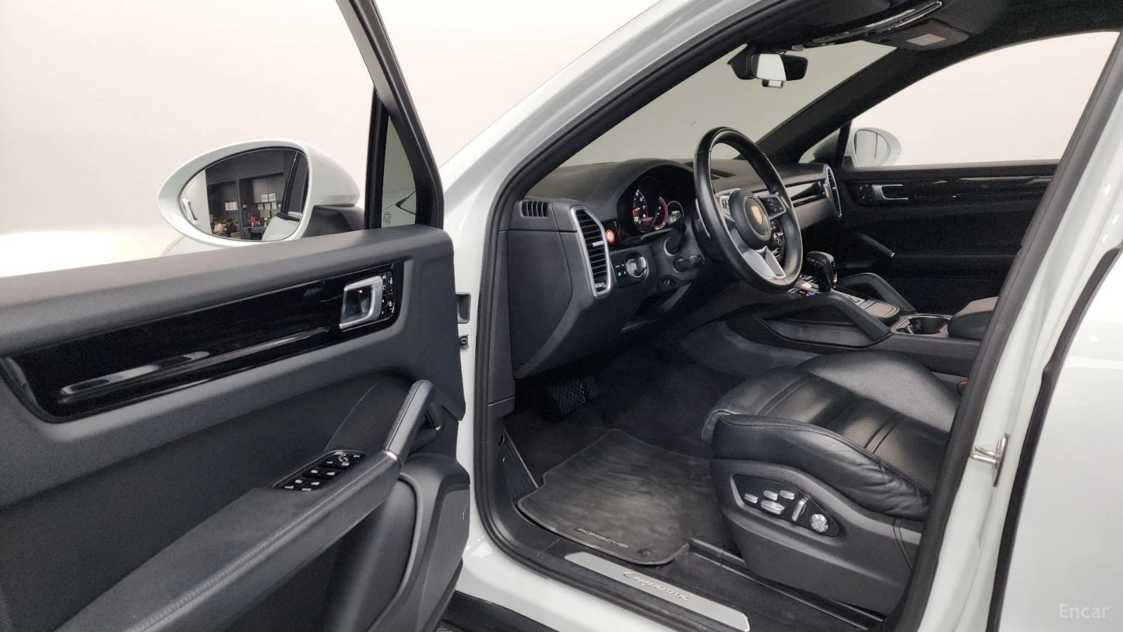 Porsche Cayenne 3.0 COUPE* КОЖА* ОБДУХВ* НАВИ* ПАНО, снимка 8 - Автомобили и джипове - 55491782