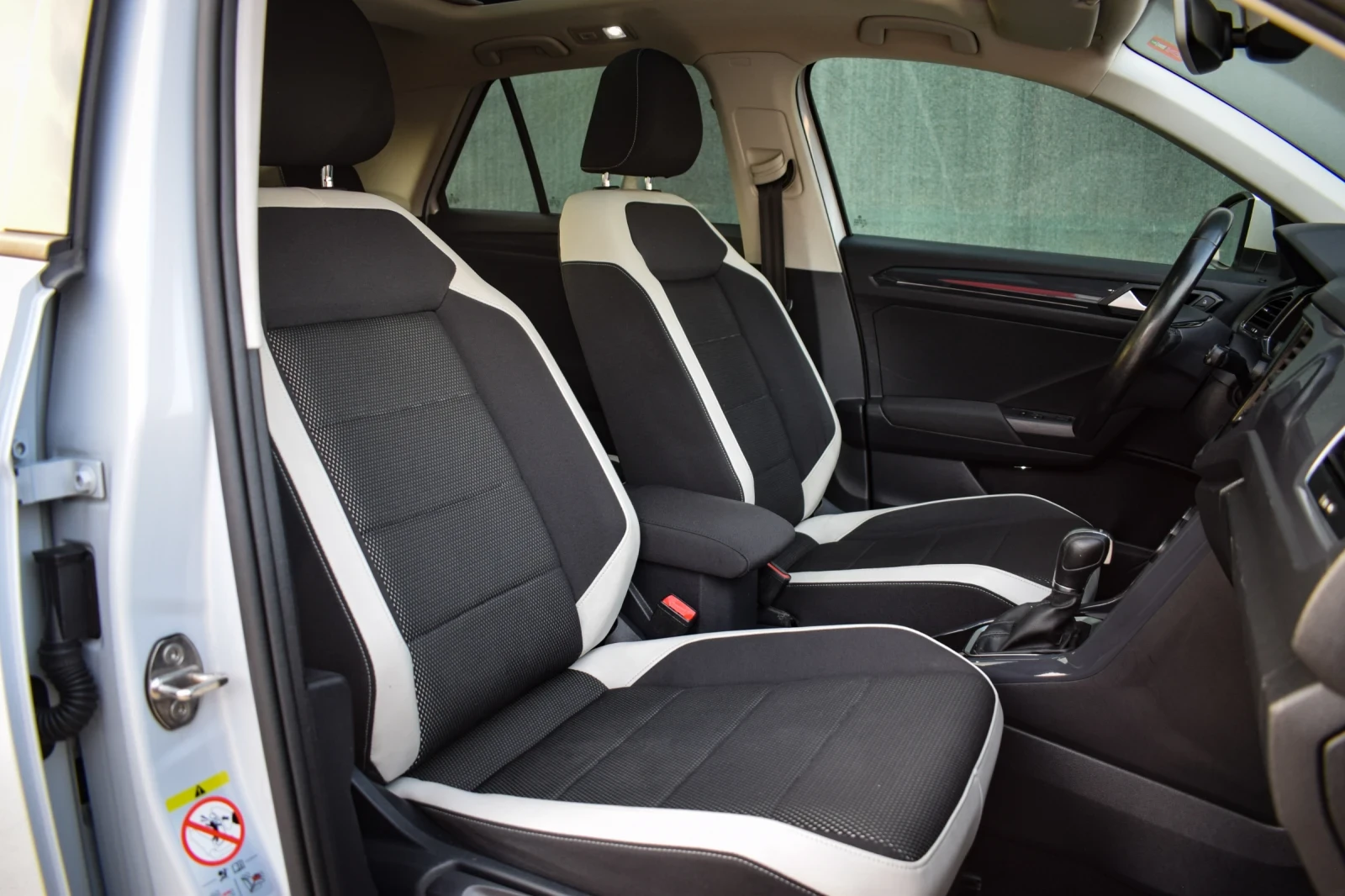VW T-Roc 1.5 Digital/Keyless, снимка 12 - Автомобили и джипове - 55741216