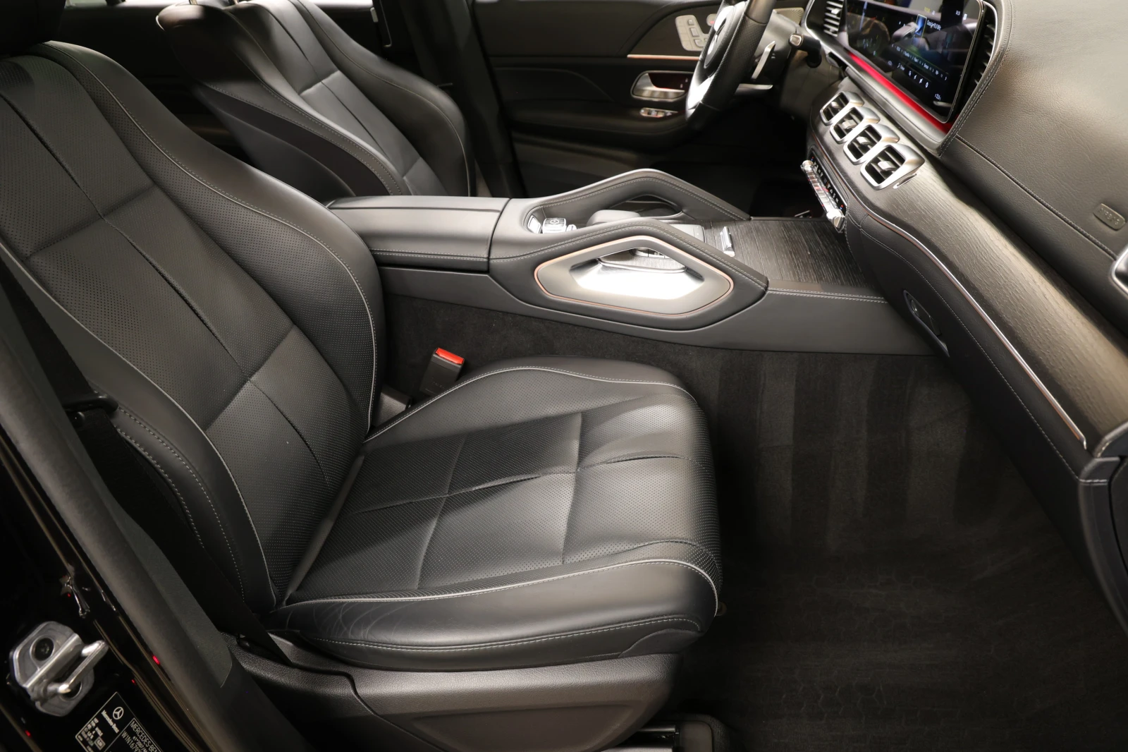 Mercedes-Benz GLS 400 d 4-MATIC AMG Paket 6+ 1 места, снимка 13 - Автомобили и джипове - 56135213