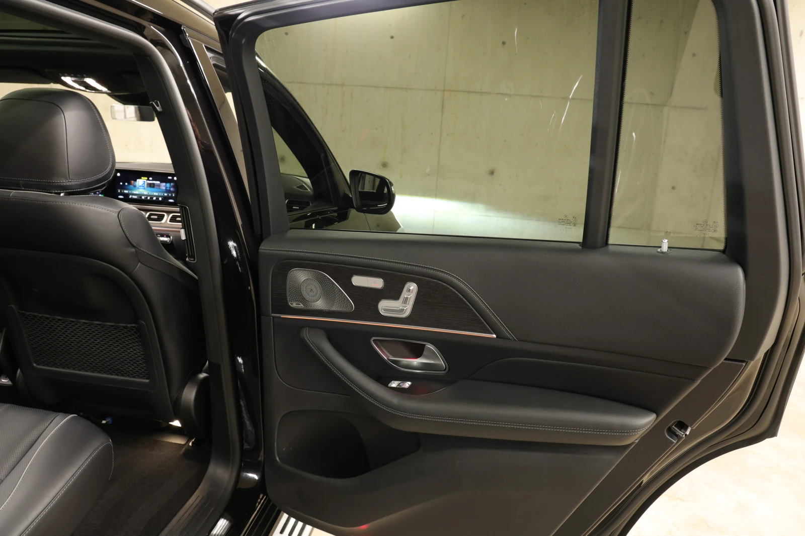 Mercedes-Benz GLS 400 d 4-MATIC AMG Paket 6+ 1 места, снимка 16 - Автомобили и джипове - 56135213