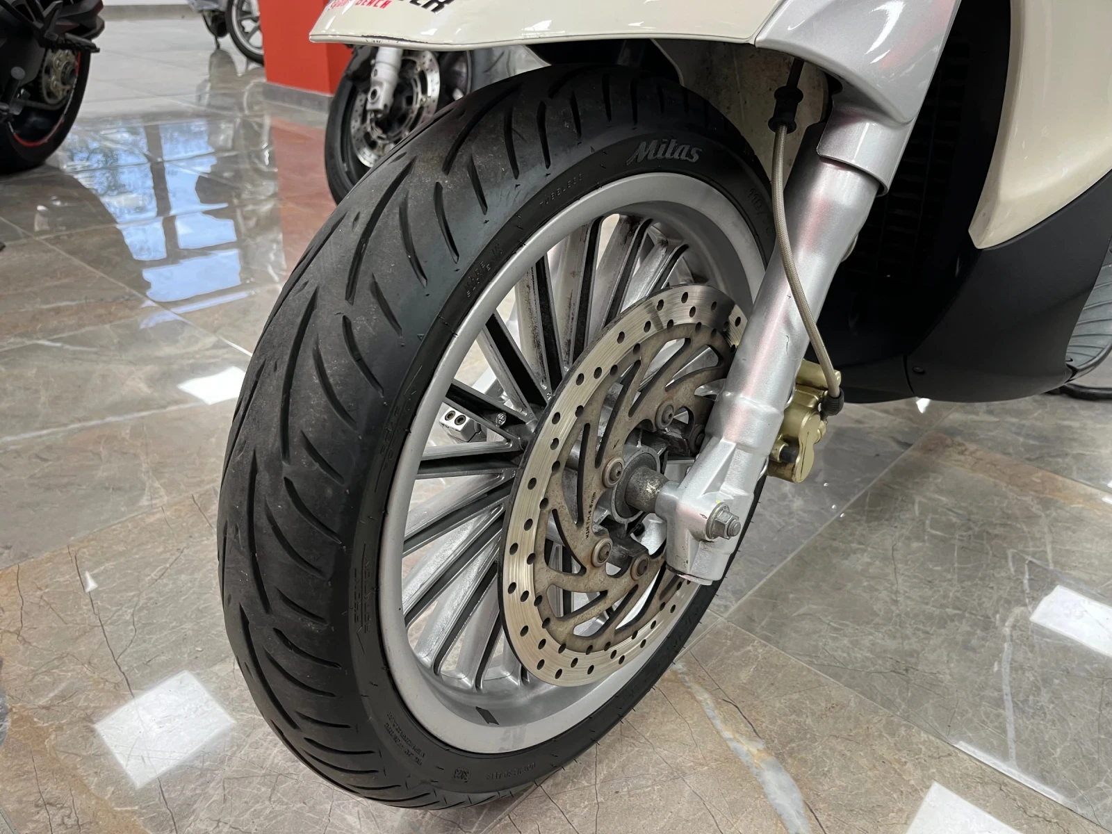 Piaggio Beverly 300ie, снимка 10 - Мотоциклети и мототехника - 56681242