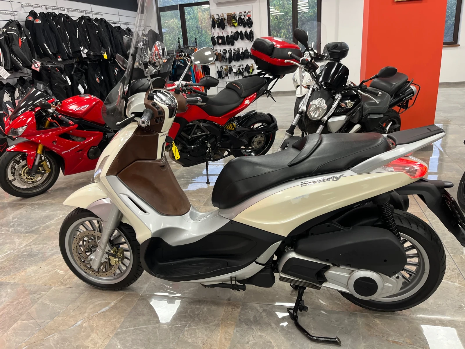 Piaggio Beverly 300ie, снимка 5 - Мотоциклети и мототехника - 56681242