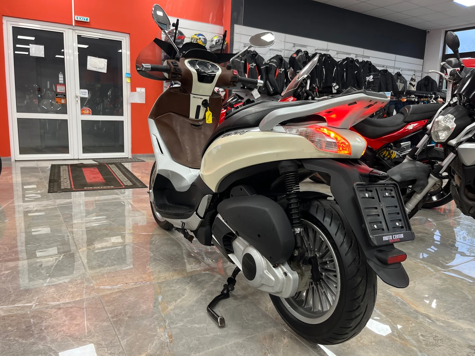 Piaggio Beverly 300ie, снимка 4 - Мотоциклети и мототехника - 56681242