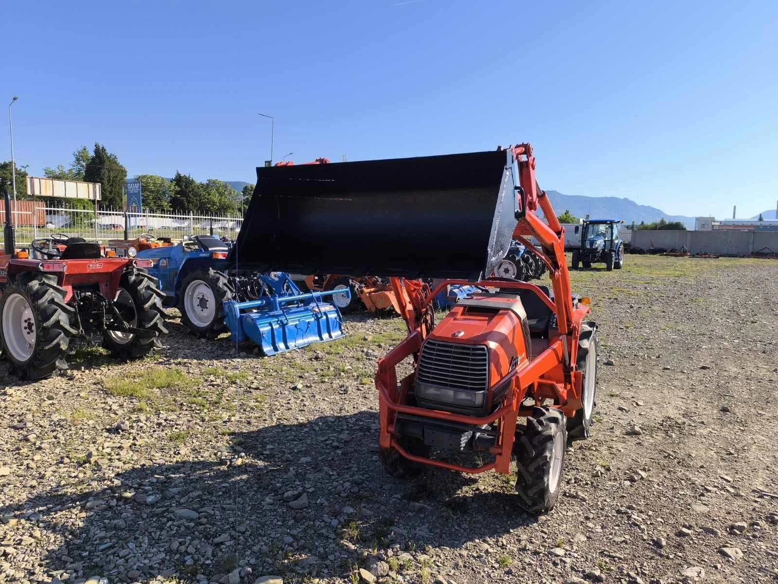 Трактор Kubota, снимка 10 - Селскостопанска техника - 54846186