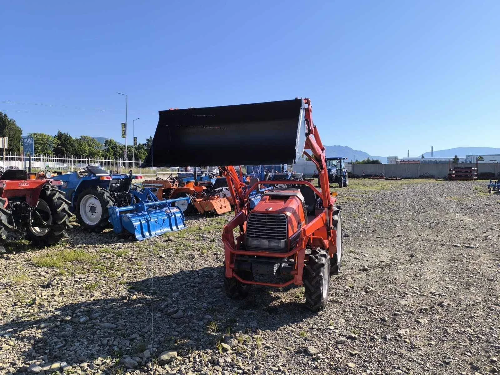 Трактор Kubota, снимка 3 - Селскостопанска техника - 54846186