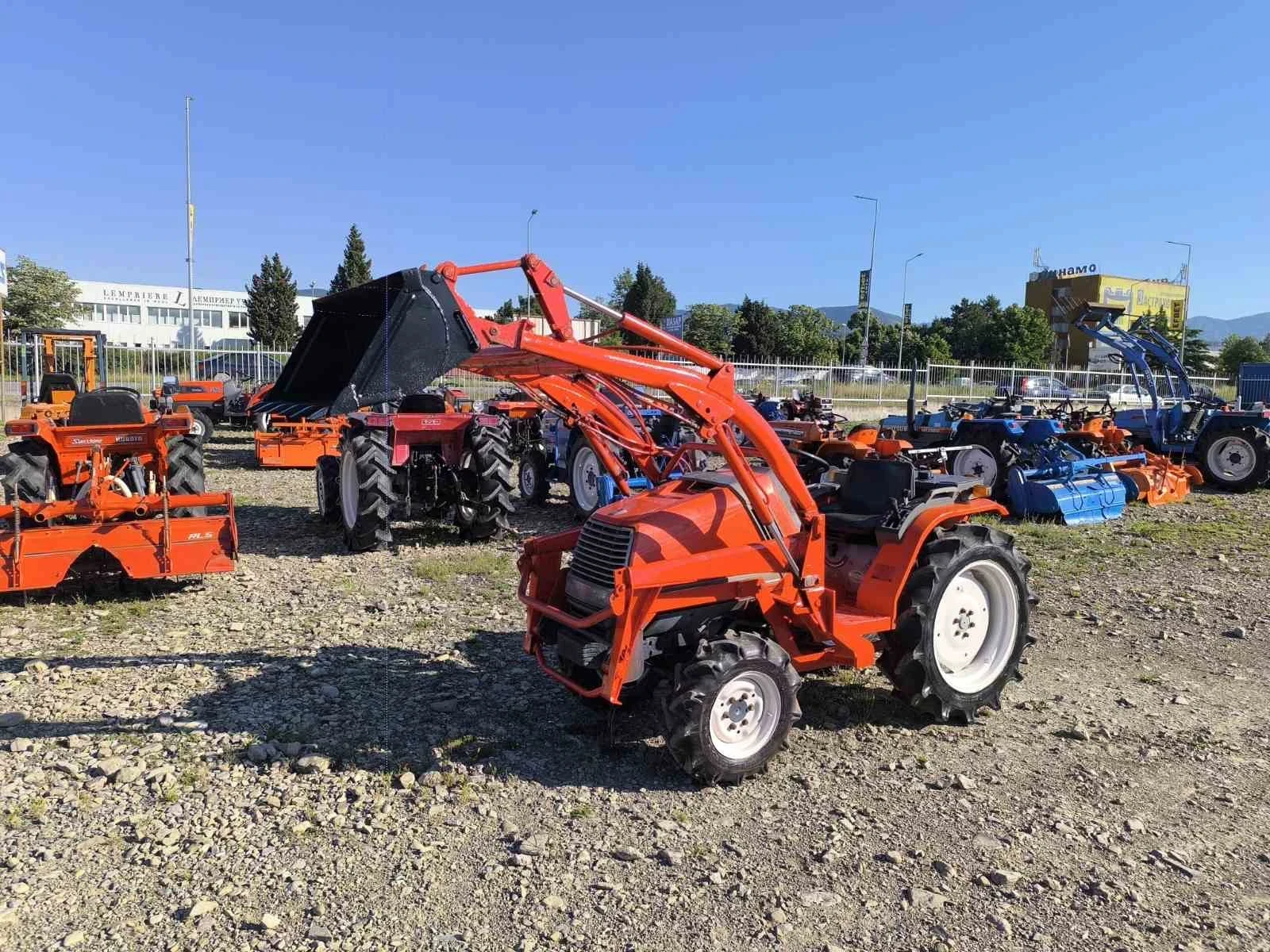 Трактор Kubota, снимка 7 - Селскостопанска техника - 54846186