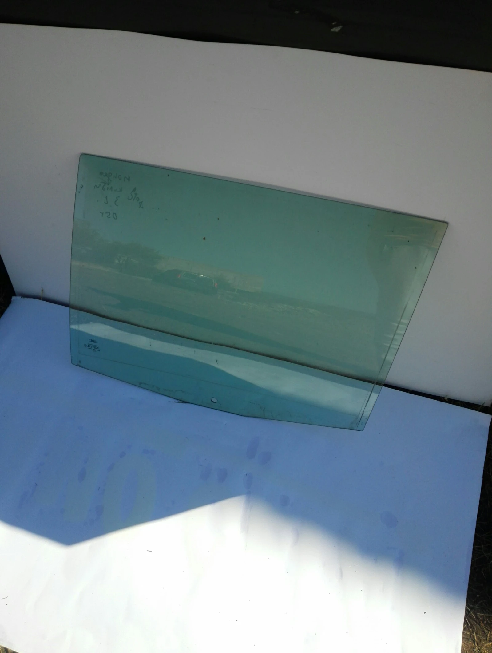 Стъкло задно ляво Форд Мондео комби, снимка 1 - Части - 53549909