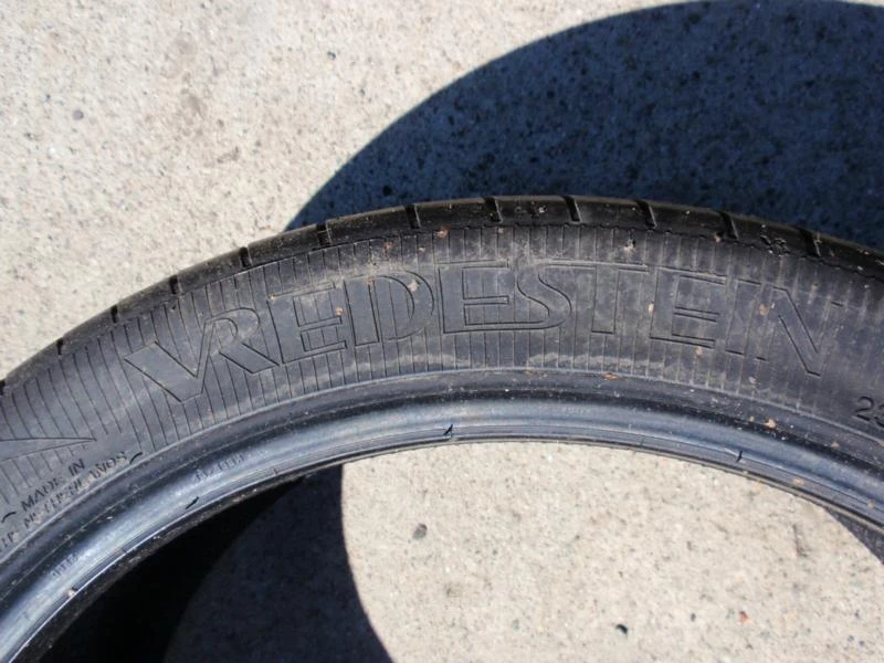 Гуми Летни 235/40R18, снимка 6 - Гуми и джанти - 8372808