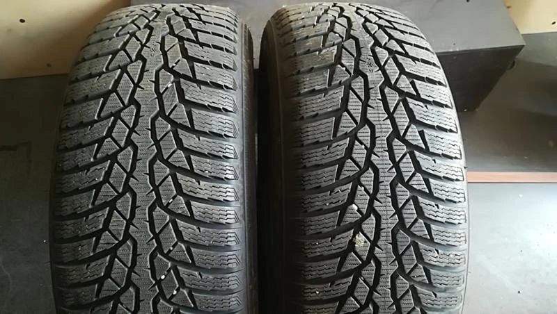 Гуми Зимни 215/60R16, снимка 1 - Гуми и джанти - 25566327