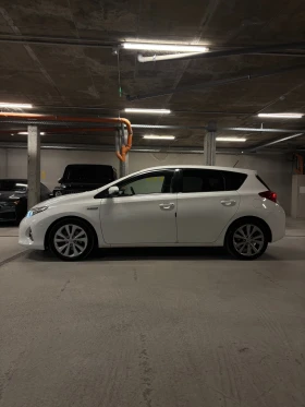 Toyota Auris 1.8 HYBRID, снимка 3