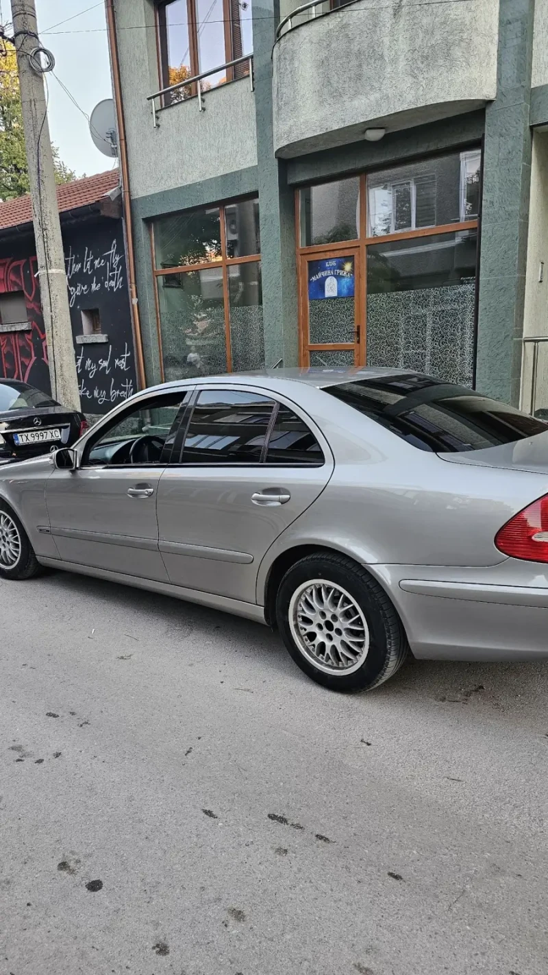 Mercedes-Benz E 220, снимка 2 - Автомобили и джипове - 48818267