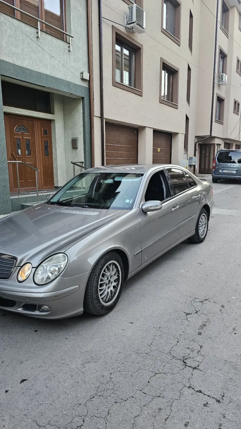 Mercedes-Benz E 220, снимка 4 - Автомобили и джипове - 48818267