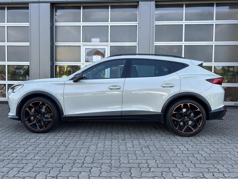 Cupra Formentor VZ5* TAIGA* BREMBO* DISTR* CARBON* MEMORY* , снимка 4 - Автомобили и джипове - 50402599