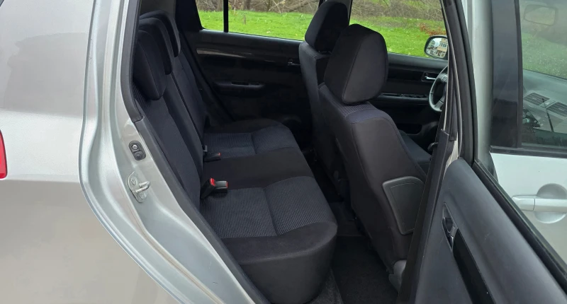 Suzuki Swift 1.3 16V, снимка 9 - Автомобили и джипове - 53220779