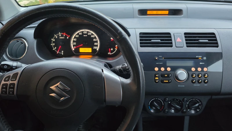 Suzuki Swift 1.3 16V, снимка 10 - Автомобили и джипове - 53220779