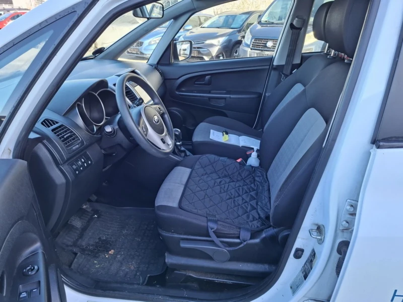 Kia Venga 1.4 CRDi | EU6 | TOP Equipped , снимка 10 - Автомобили и джипове - 53526500