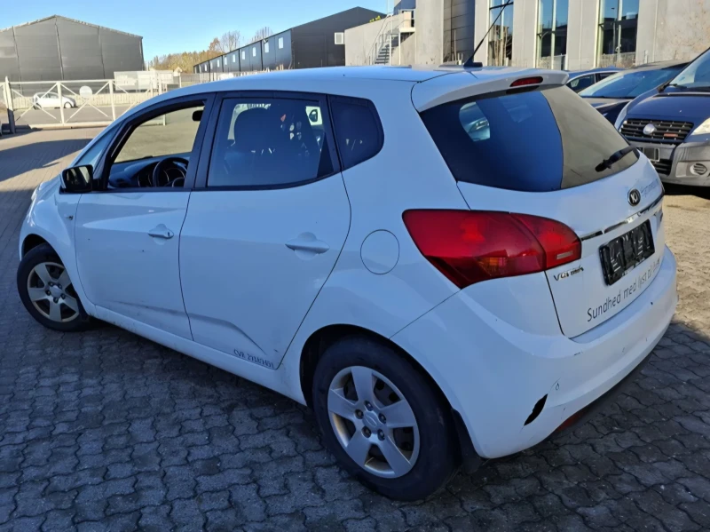 Kia Venga 1.4 CRDi | EU6 | TOP Equipped , снимка 3 - Автомобили и джипове - 53526500