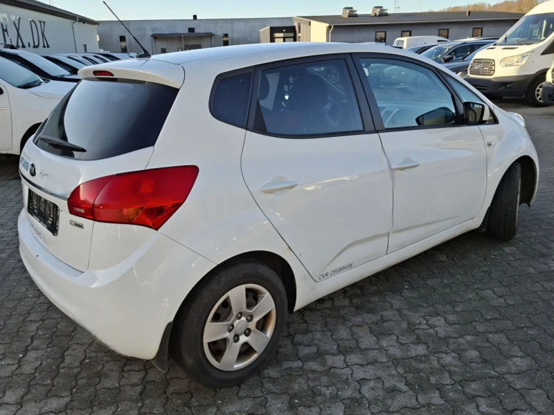 Kia Venga 1.4 CRDi | EU6 | TOP Equipped , снимка 4 - Автомобили и джипове - 53526500