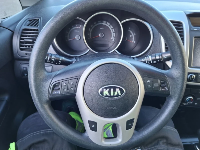 Kia Venga 1.4 CRDi | EU6 | TOP Equipped , снимка 5 - Автомобили и джипове - 53526500