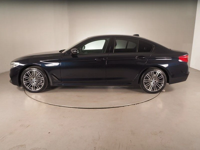 BMW 520 xDrive M Sport Pack, снимка 3 - Автомобили и джипове - 47619397