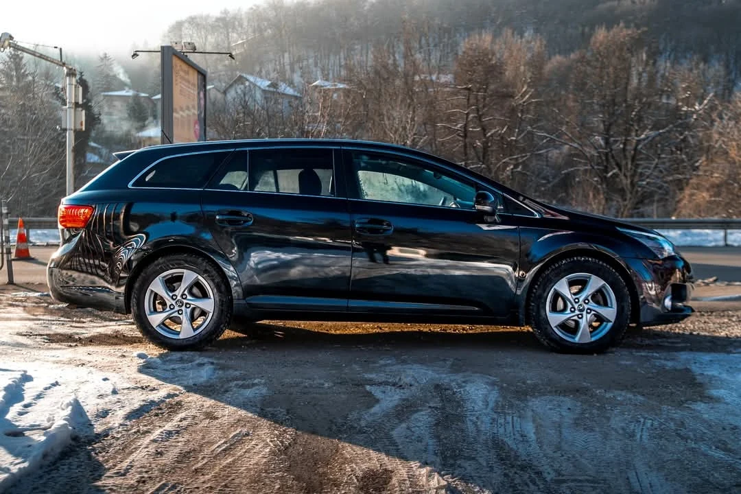 Toyota Avensis Комби - изображение 9