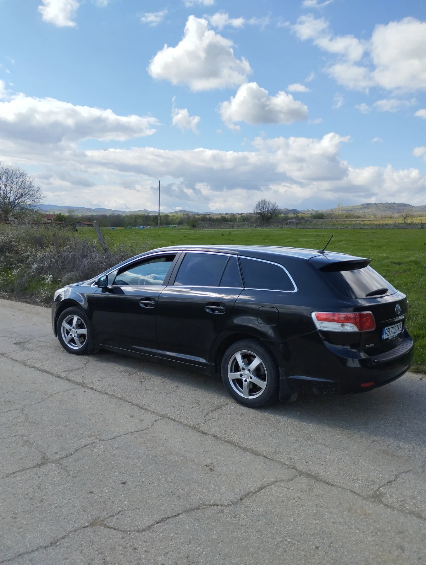 Toyota Avensis Комби - изображение 10