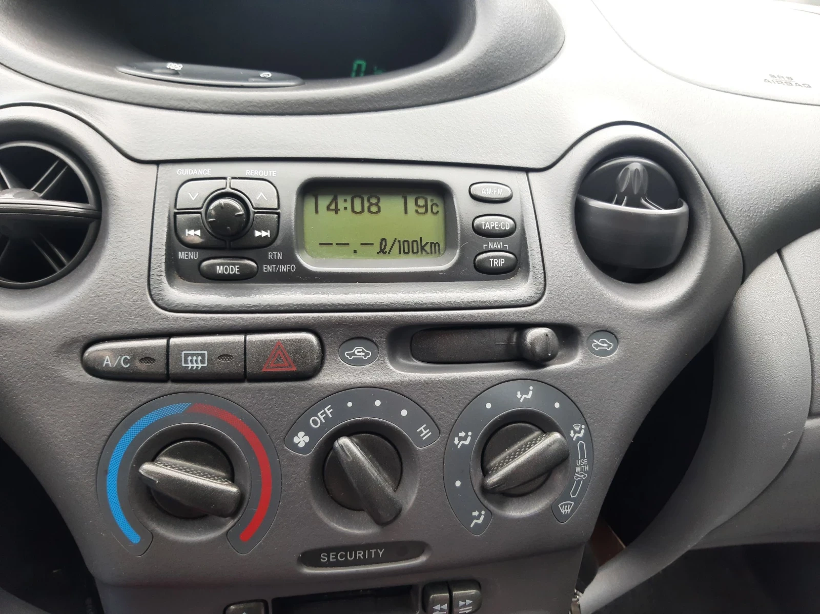 Toyota Yaris  - изображение 10