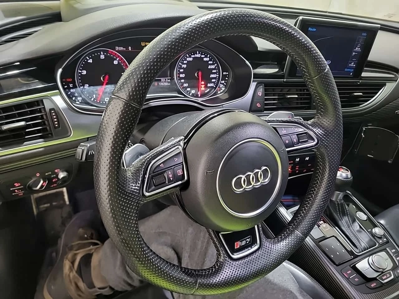 Audi Rs7 QUATTRO * ДИСТРОНИК* 360 КАМЕРА* HEAD UP* , снимка 12 - Автомобили и джипове - 53953562