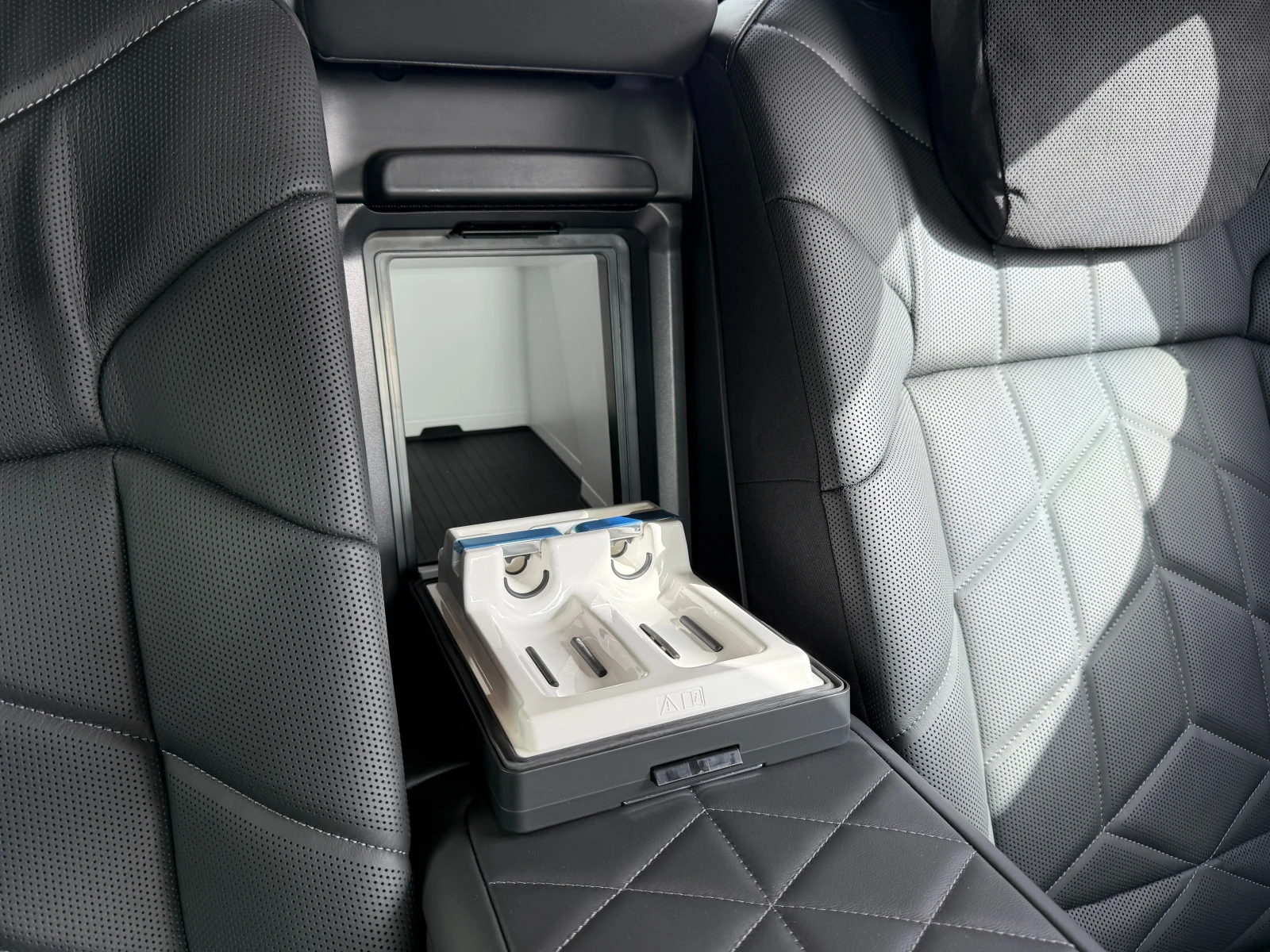 BMW 760 Блиндиран  VR9, снимка 8 - Автомобили и джипове - 54121517