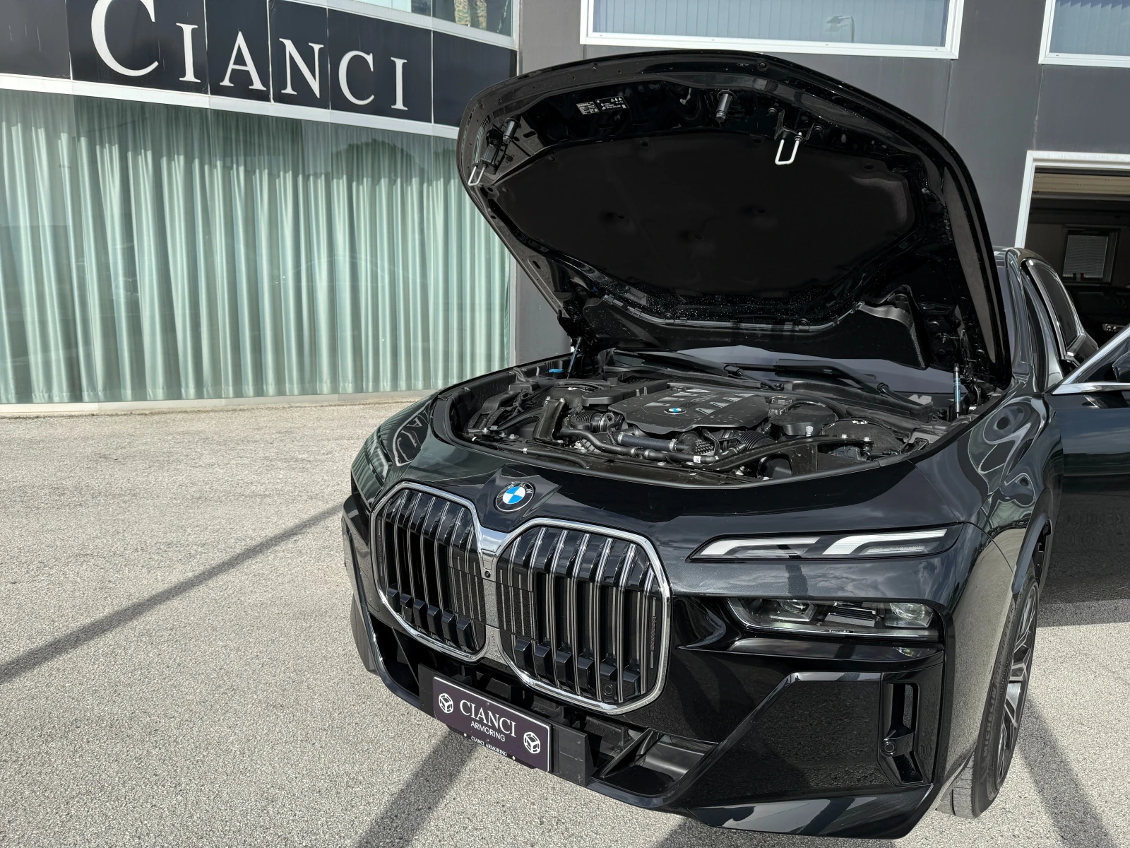 BMW 760 Блиндиран  VR9, снимка 15 - Автомобили и джипове - 54121517